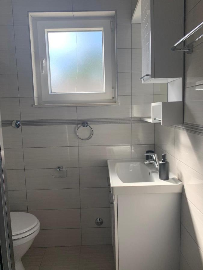 La Dolce Vita Apartment Posedarje Bagian luar foto